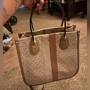 Micheal Kors Tote *NEVER WORN!”🧡